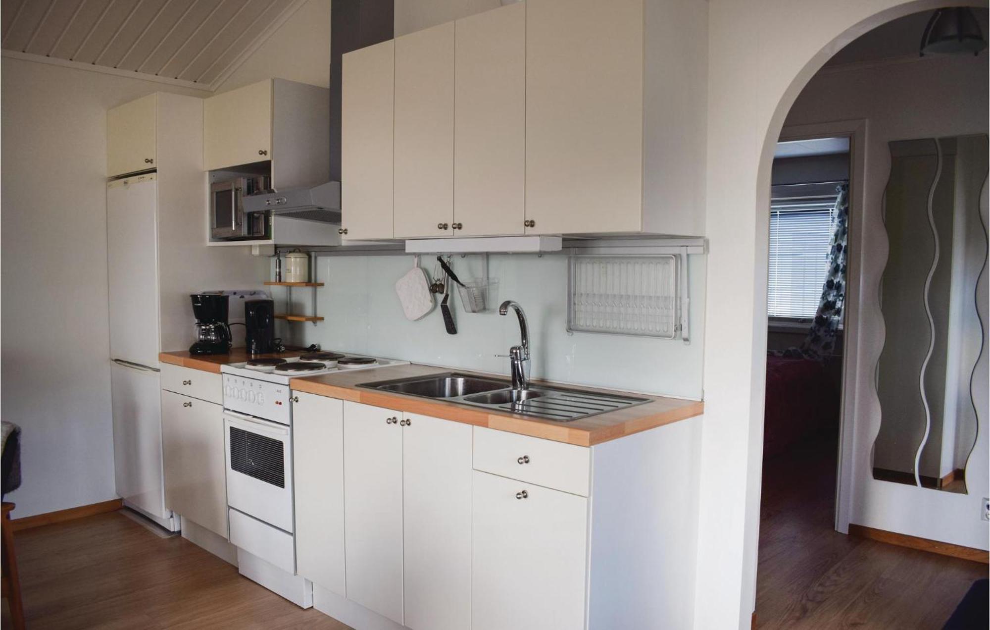 Amazing Home In Loettorp With House Sea View Εξωτερικό φωτογραφία
