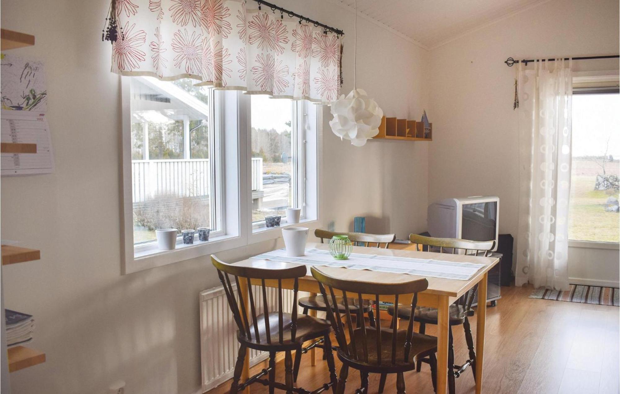 Amazing Home In Loettorp With House Sea View Εξωτερικό φωτογραφία